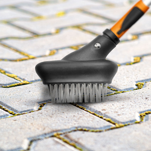 Stålborste för marksten – QUEST trädgårdssystem