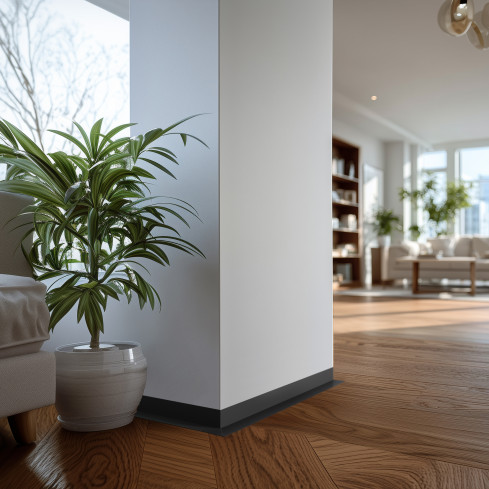 Minimalistisk sj&auml;lvh&auml;ftande PVC golvlist &ndash; h&aring;rd, m&ouml;rkgr&aring;