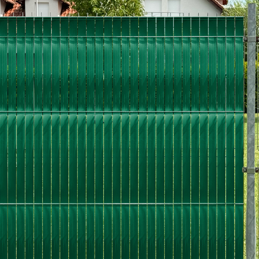 PVC-staketband – smal, vertikal remsa för panelstängsel, lämplig för profileringar, 900 g/m², grön RAL 6005