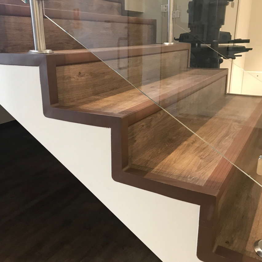 Set för efterbehandling av beige PVC-trappor