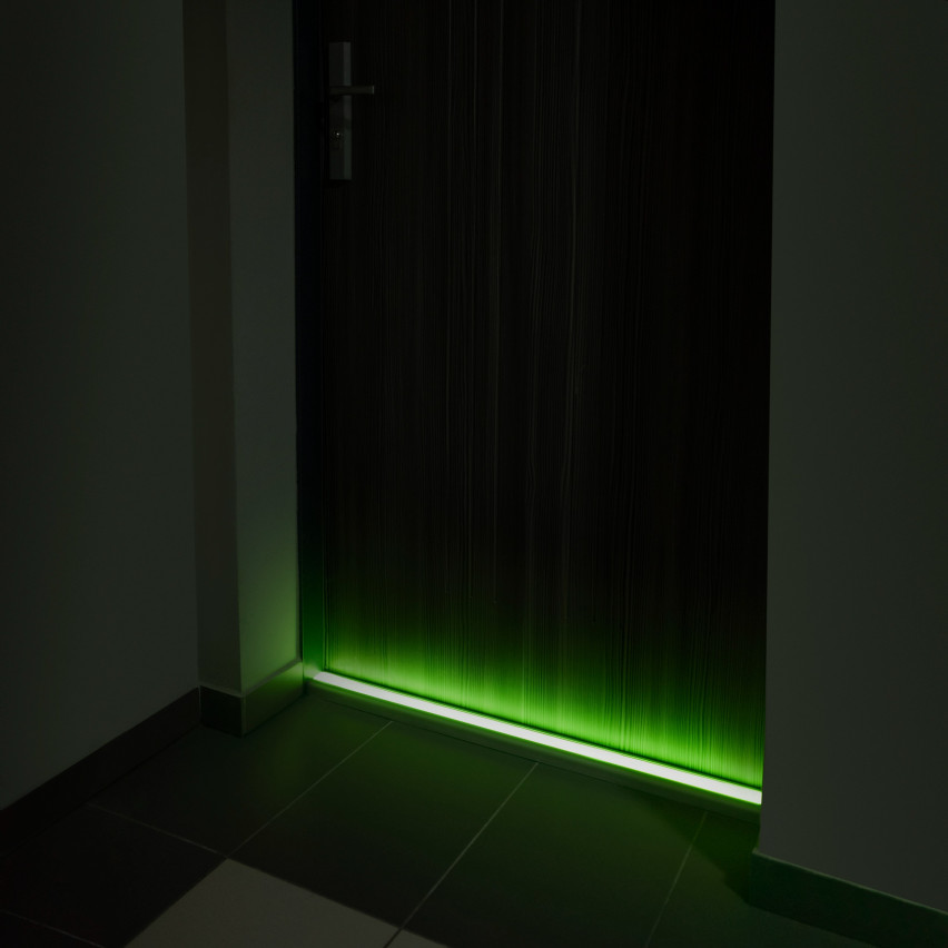 Fluorescerande band på självhäftande rulle, 5 m