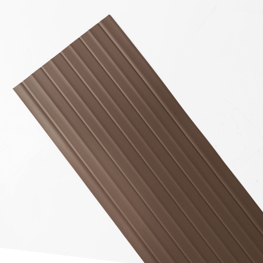PVC-staketband 10 cm, smal list för premium panelstaket, 900 g/m2, brun RAL 8017