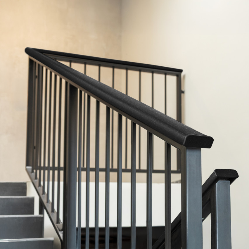 Avslutning för PVC-räckesstolpe, gavel för PREMIUM räckesprofil, 40x8, svart-silver