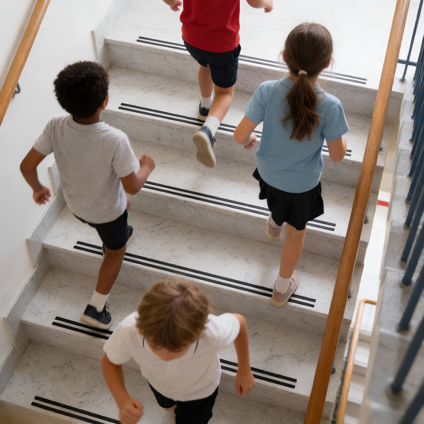 Rillad halkfri trappkantlist, PVC halkskydd för trappor PR, brun