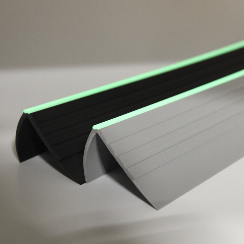 Halkfri trappkantlist PVC 40x40 mm, 150 cm, grå, trapprofil RDFL