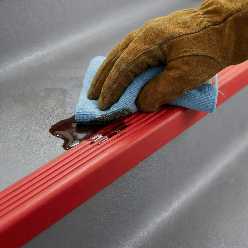 Halkfri trappkantlist PVC 50x50mm, självhäftande trapprofil med självhäftande tejp RGP-O, Röd