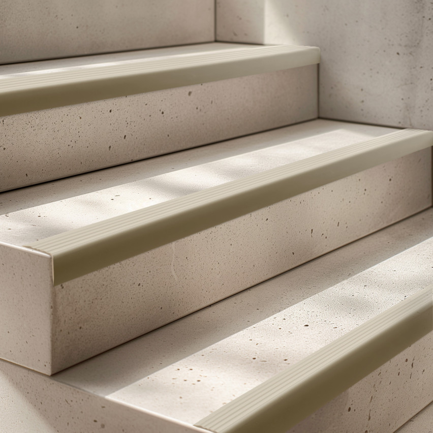 Halkfri trappkantlist PVC 40x25 mm, självhäftande trapprofil med självhäftande tejp ND, mässing