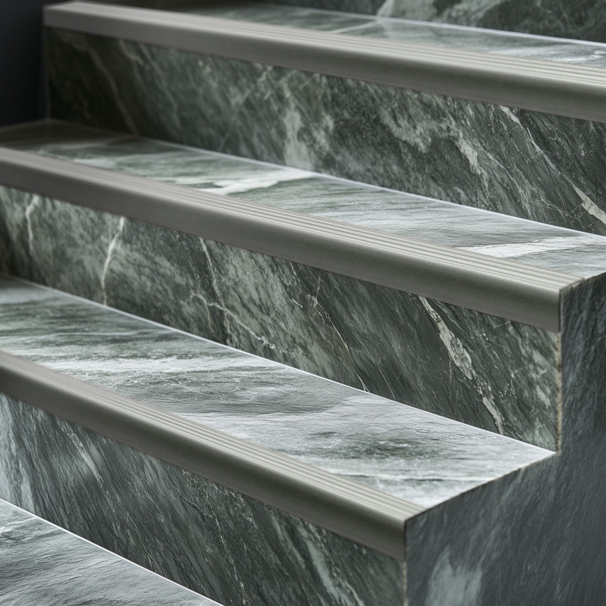 Halkfri trappkantlist PVC 40x25 mm, självhäftande trapprofil med självhäftande tejp ND, ljusgrön, 70 cm