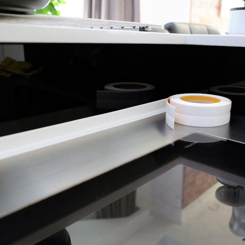 Monteringslist PVC ljusgrå, avslutningslist, självhäftande, flexibel