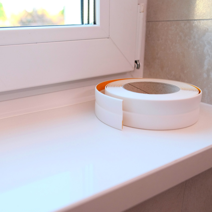 Monteringslist PVC avslutningslist, självhäftande, flexibel, svart