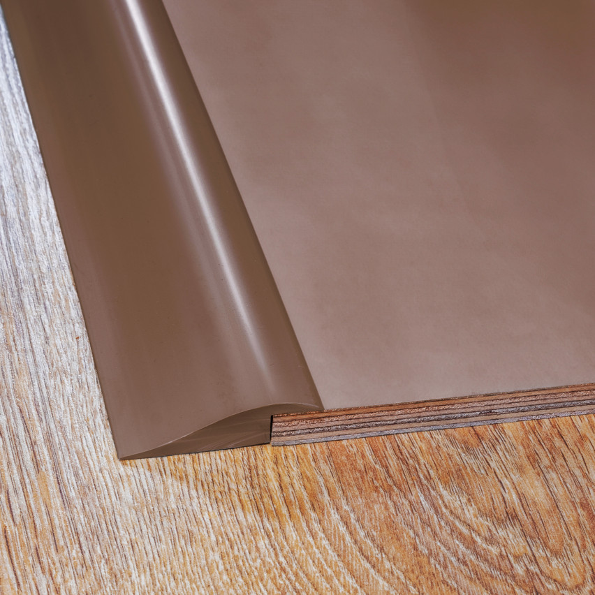 Självhäftande Flexibel PVC Rampprofil för Kakel och Mattor, Brun