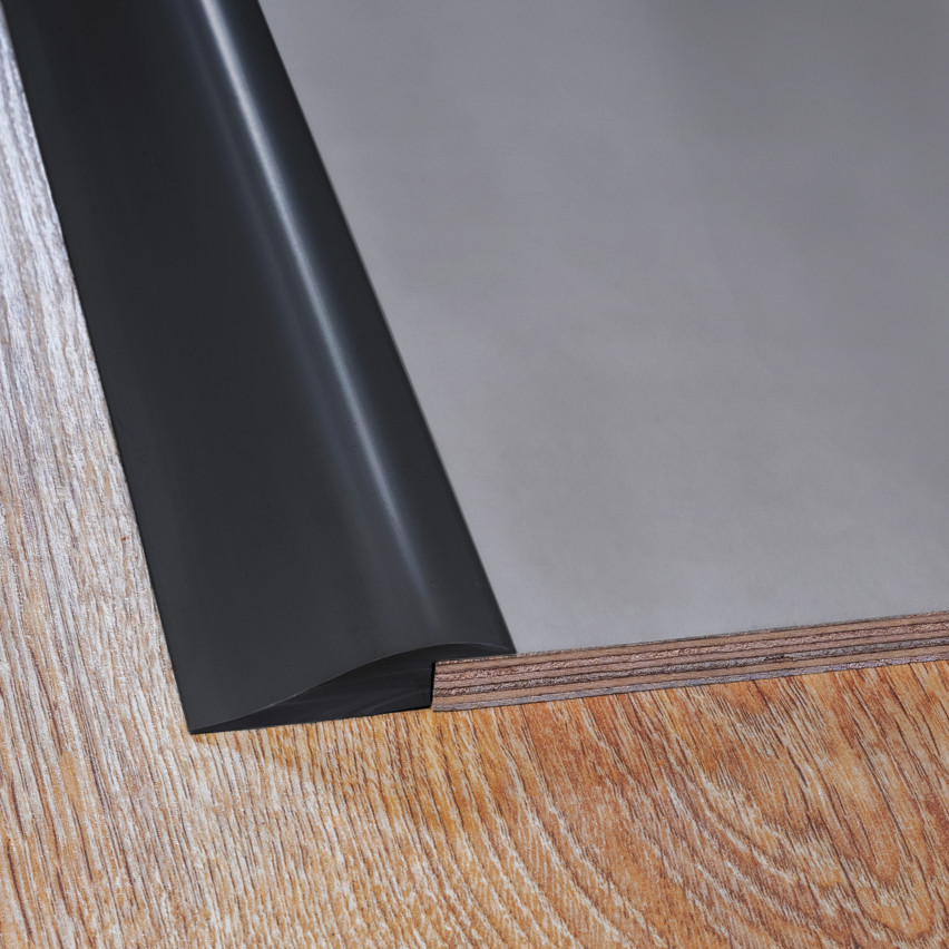 Flexibel PVC-ramp-profil för kakel, mattor, svart