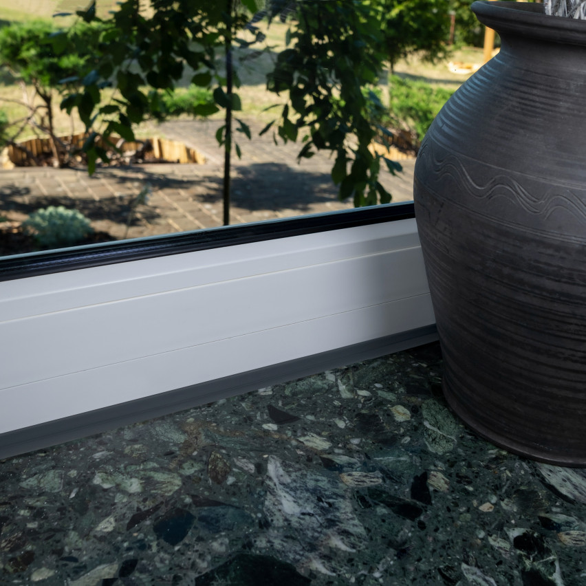 Monteringslist PVC avslutningslist, självhäftande, flexibel, brun