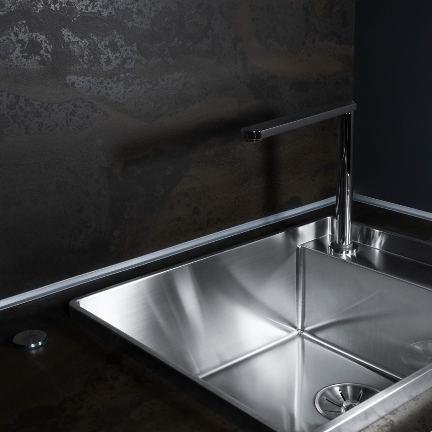 Monteringslist PVC avslutningslist, självhäftande, flexibel, svart