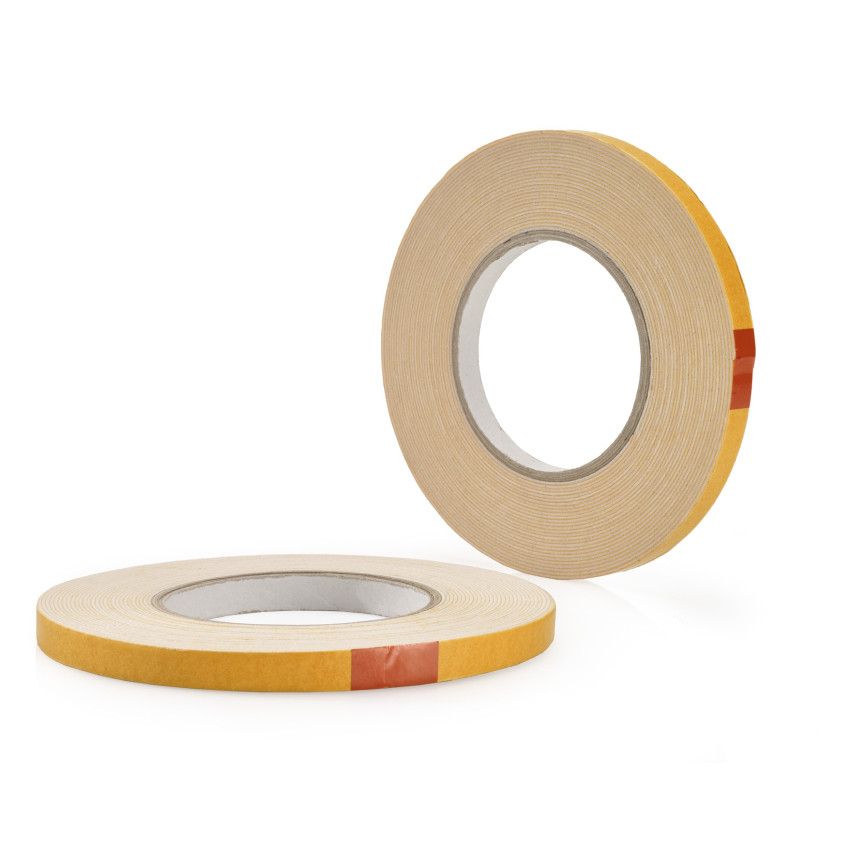 Självhäftande skumtejp